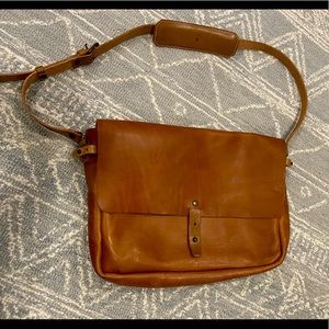 WP Standard- Vintage Leather Messenger Bag Tan